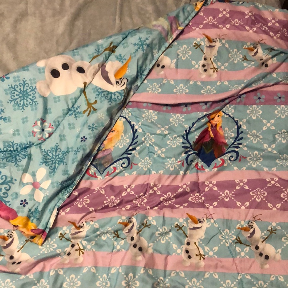 A reversible Frozen comforter